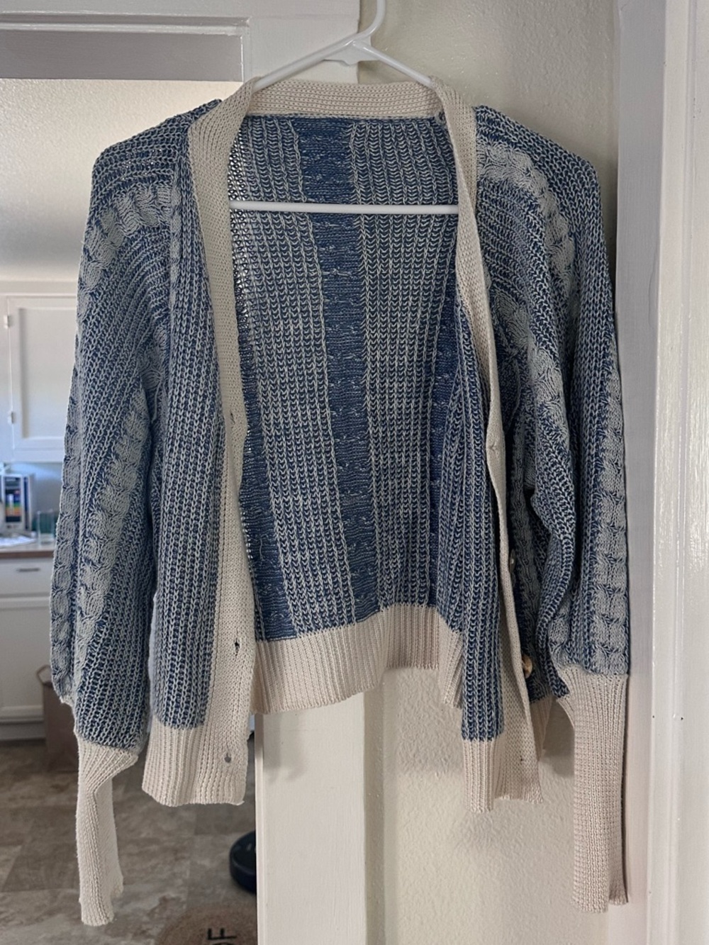 Tapered sleeve button up sweater top. Size M